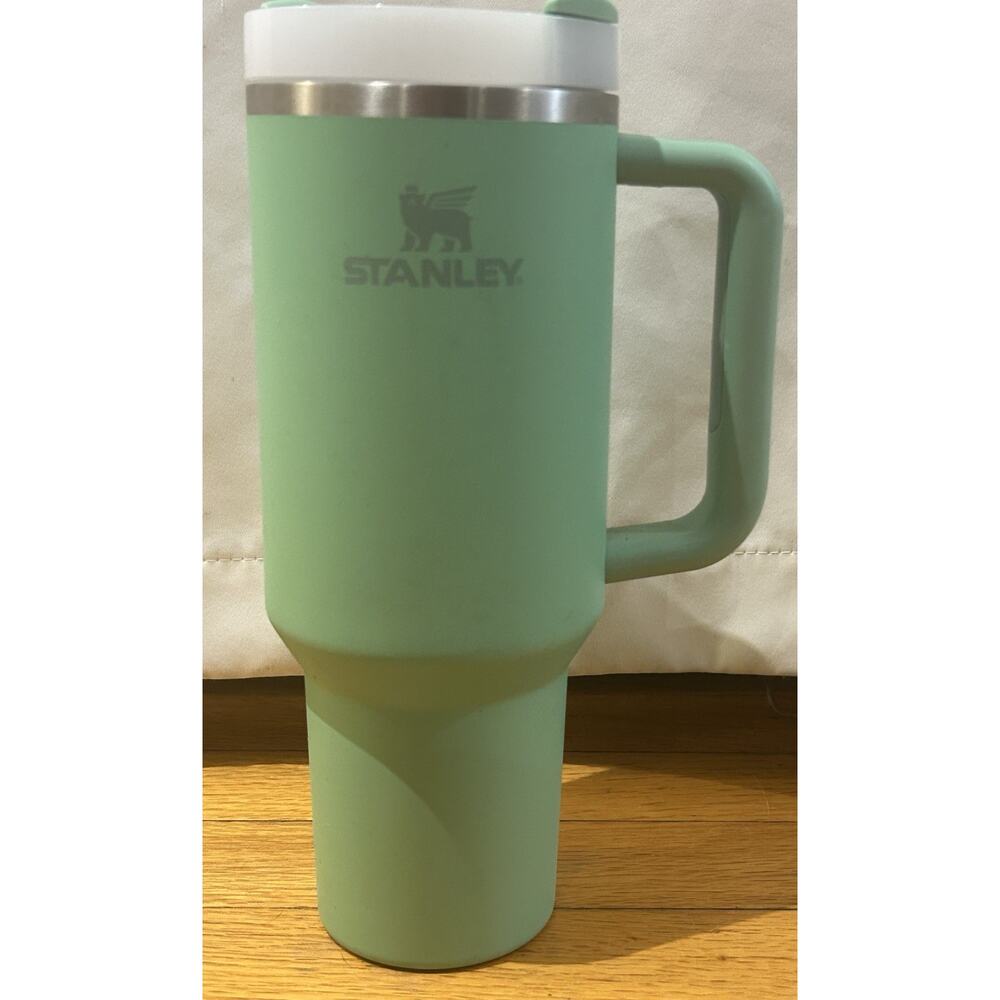 Stanley 40 oz Quencher H2.0 Flowstate Tumbler in Light Green